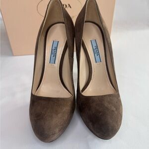 Prada Camoscio Basic Visone Suede Pumps Size 37 1/2